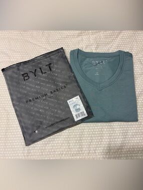 NWT BYLT Basics Men’s Teal V-Neck Shirt